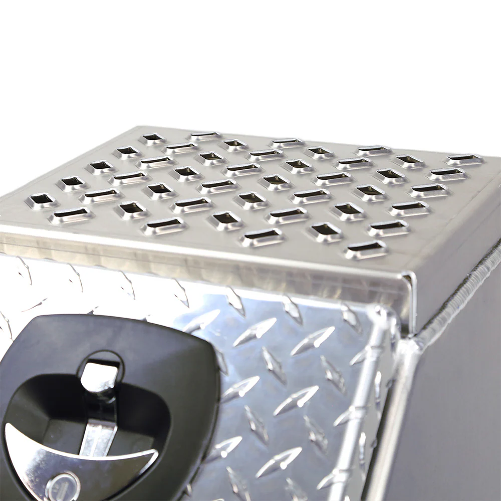 18" Aluminum Step Box with Diamond Plate Door and Steps - Image 2