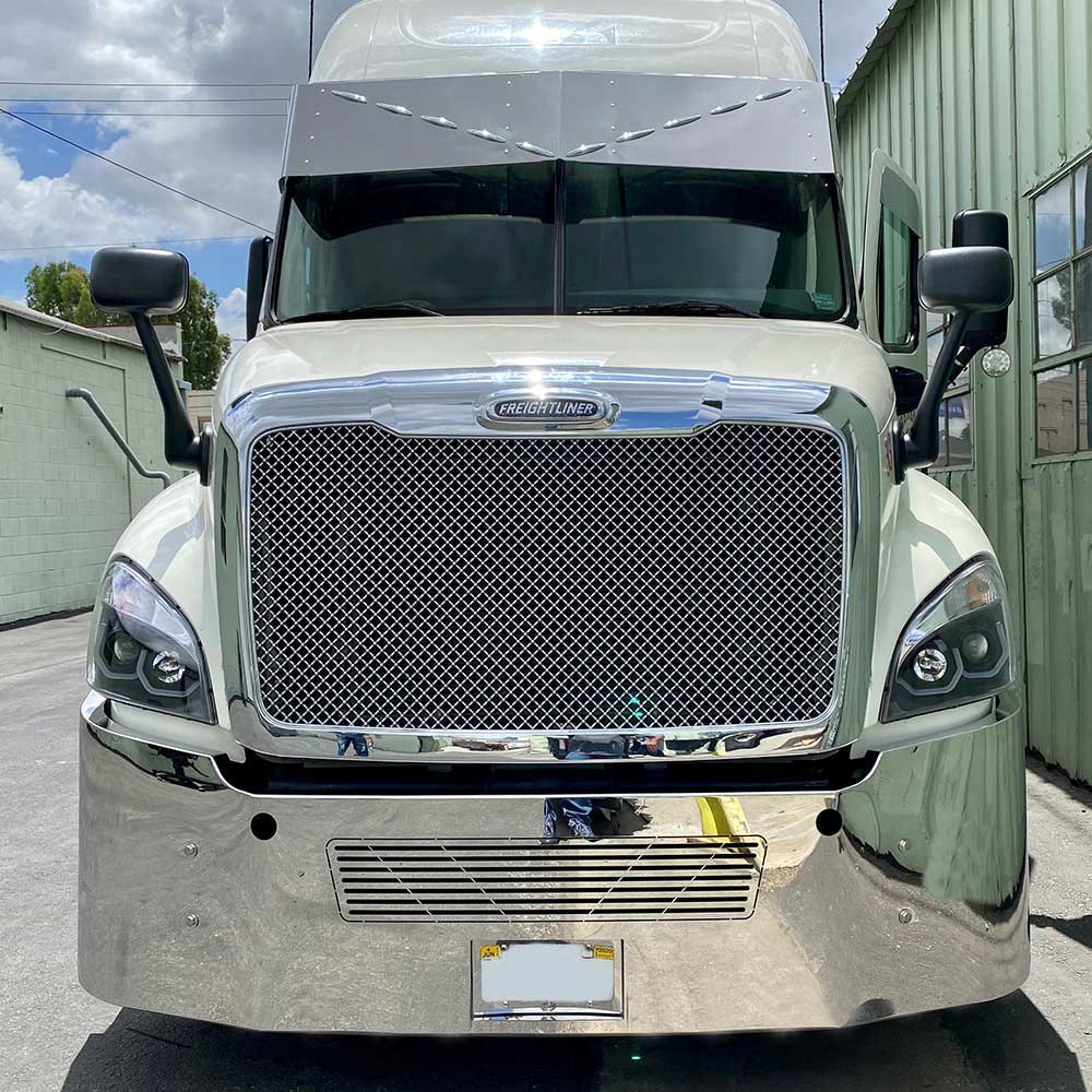 18" FL Cascadia SS Set Back Axle Vent Grill, Tow Holes Bumper