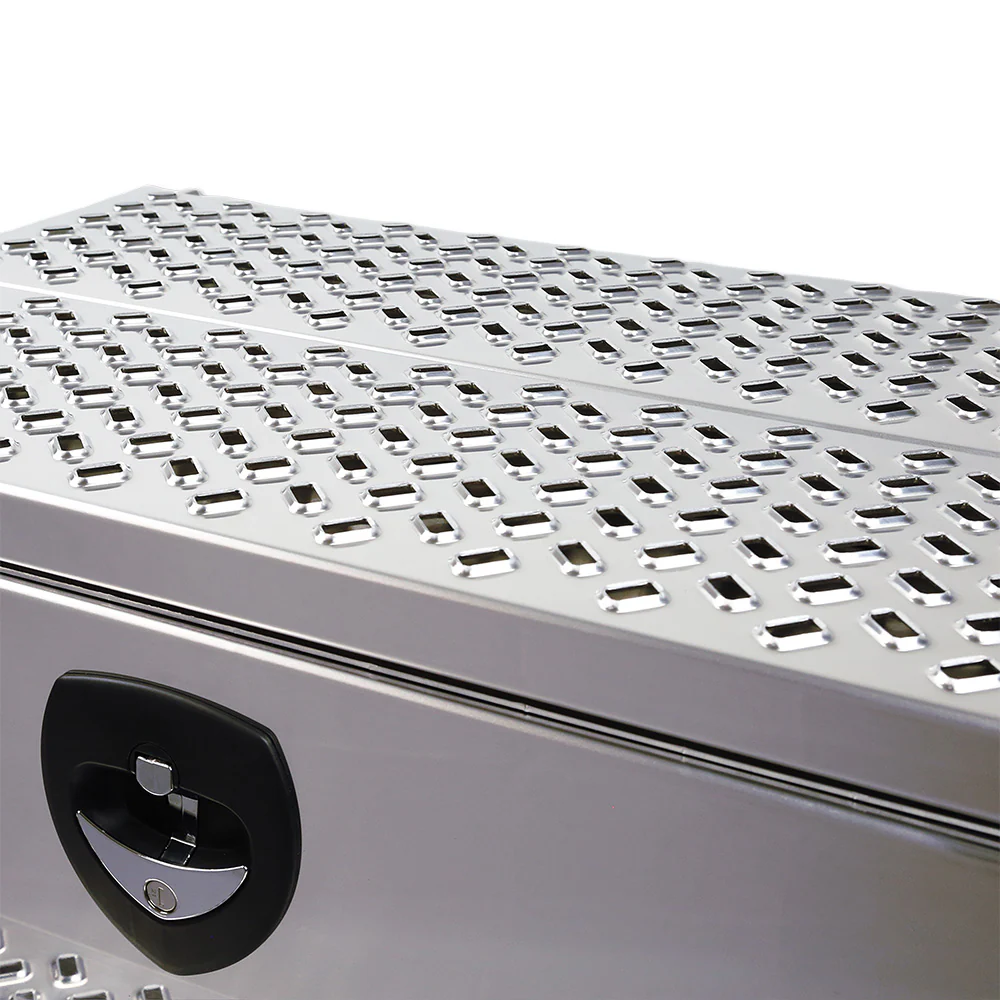 31" Cab Entry with Polished Aluminum Door - Image 4