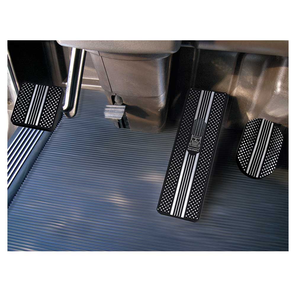 Kenworth T440,T470,T700,T800,W900 1994-2006 Classic Diamond Smaller Pyramid Cut Black Billet Pedals - Image 2