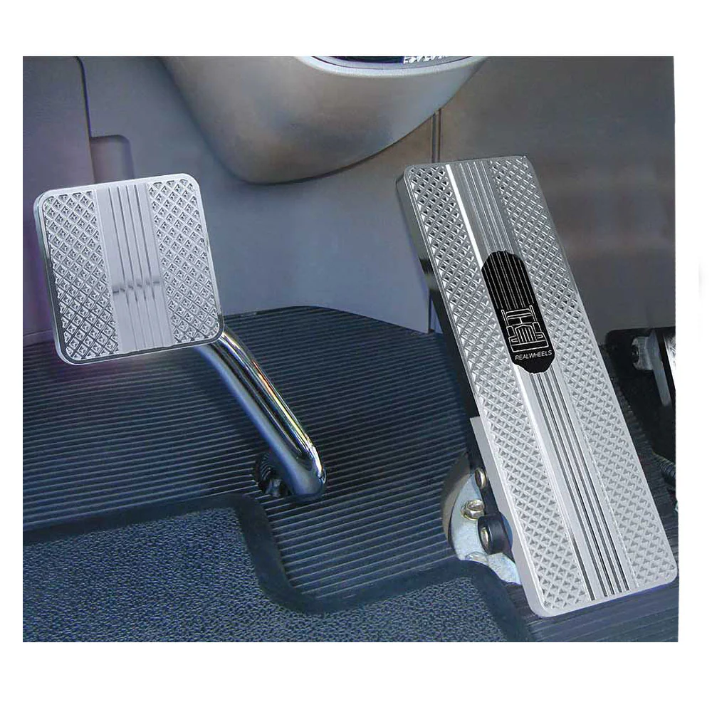 Kenworth T440,T470,T700,T800,W900 1994-2006 Classic Diamond Smaller Pyramid Cut Polished Billet Pedals