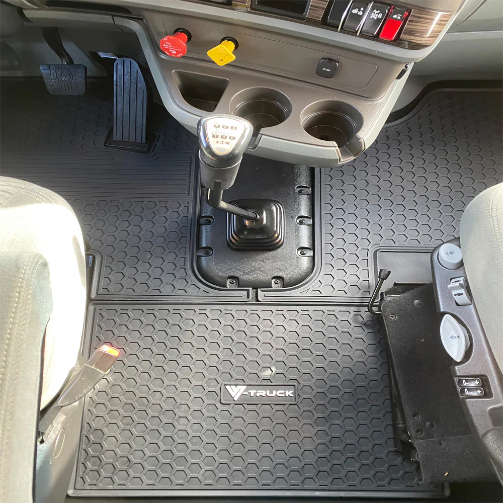 Kenworth T680, T880, W990 and Peterbilt 567, 579 Latex Floor Mats - Image 2
