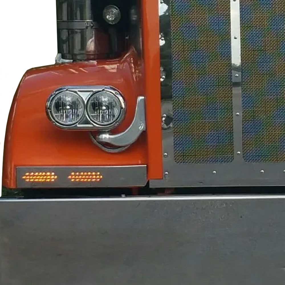 Kenworth W900 SS Blinker Bar with Two Sets of Three Lines with Lights