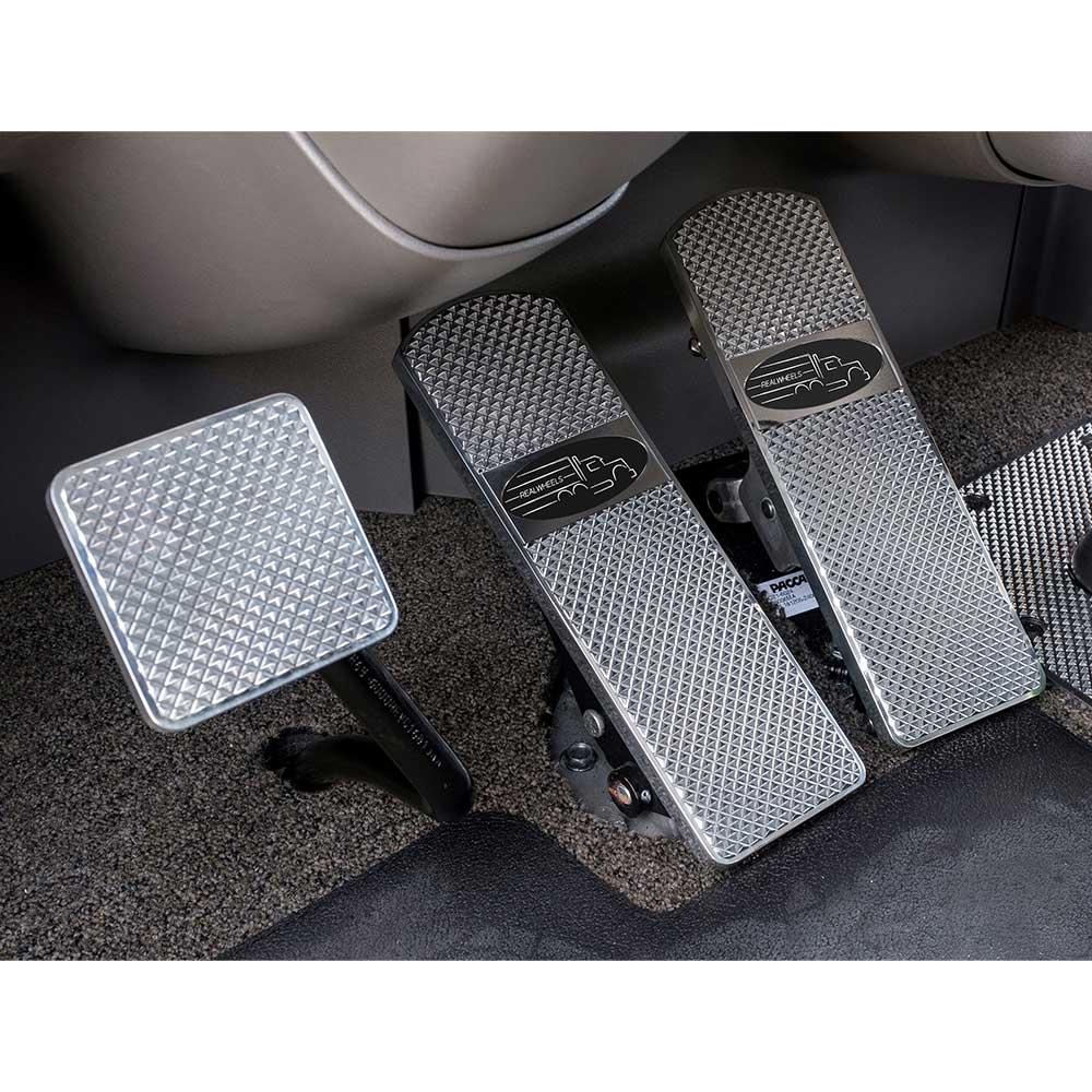 Peterbilt 567,579,587, 589 2014+ Classic Diamond Smaller Pyramid Cut Polished Billet Pedals